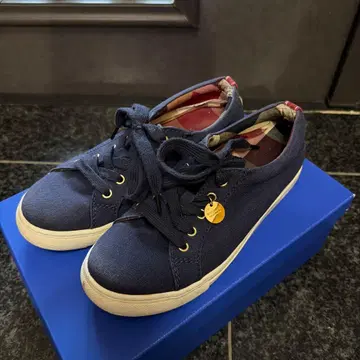 BLUE LABEL 여성용 네이비 스니커즈