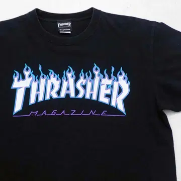20s 트레셔 L 티셔츠 파랑 프레임 패턴 로고 프린트 블랙