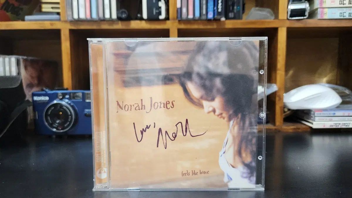 노라 존스 Feels Like Home CD (친필 사인)