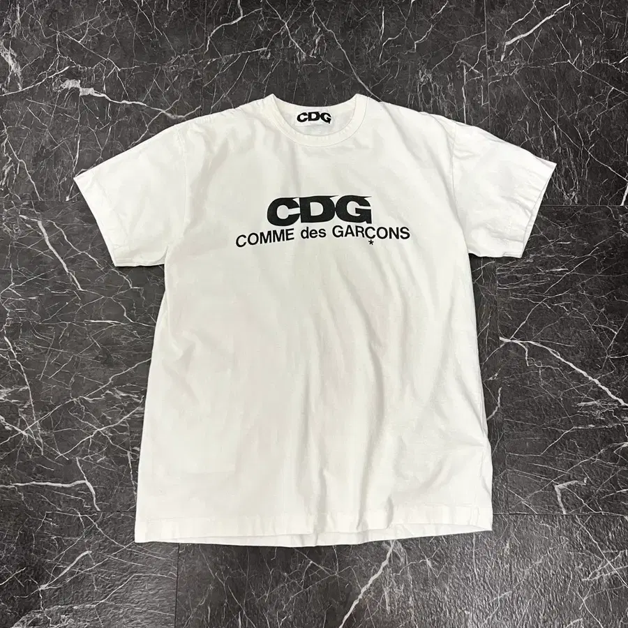 꼼데가르송 CDG 로고 반팔 티셔츠 화이트
