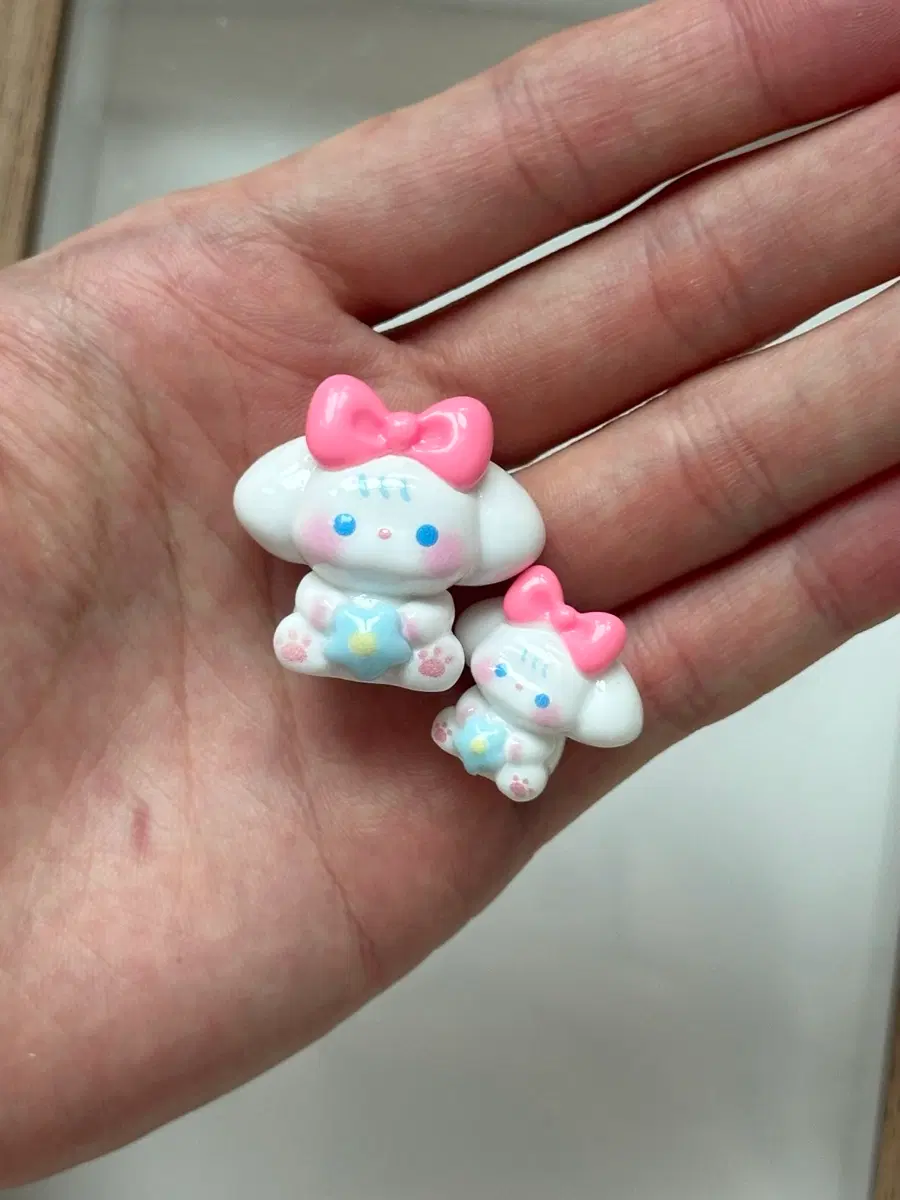 리본 흰둥이 강아지 피규어