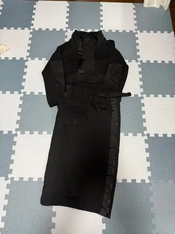 블랙 테크 계열 셋업 스커트