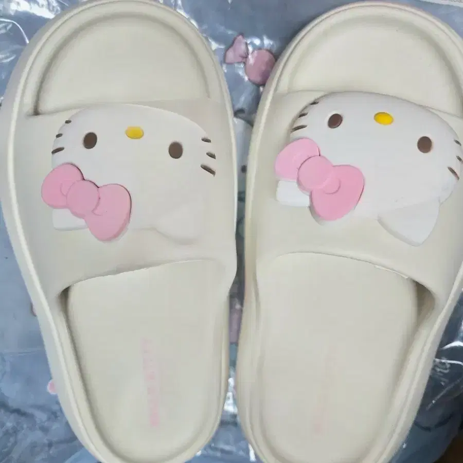 헬로키티 ,시나모롤 슬리퍼 화이트