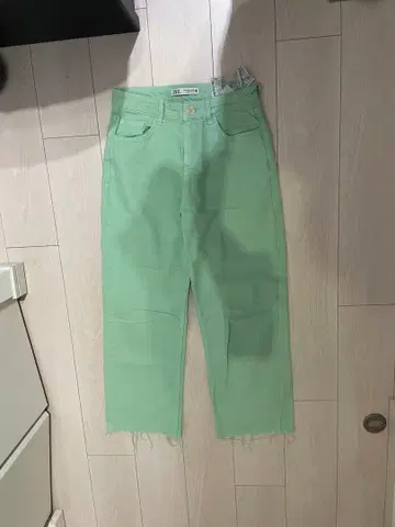 ZARA 데님 팬츠 라이트 그린 밑단 커팅
