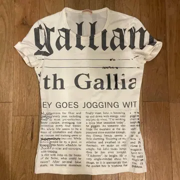 John Galliano 뉴스 페이퍼 패턴 T셔츠