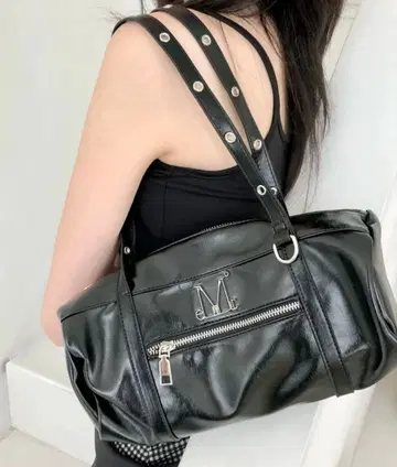 오늘 발송 mucent 녹스 메탈 로고 아이렛 스트랩 숄더백