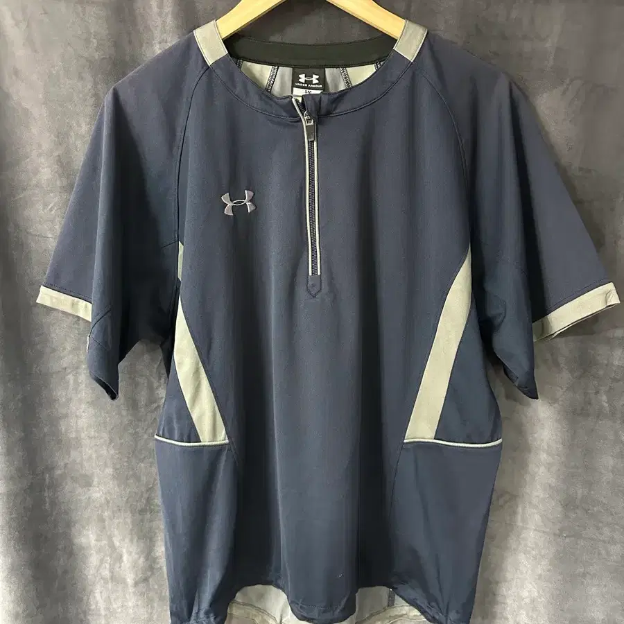 언더아머 UNDER ARMOUR 반집업 기능성 반팔 트레이닝 웜업 셔츠