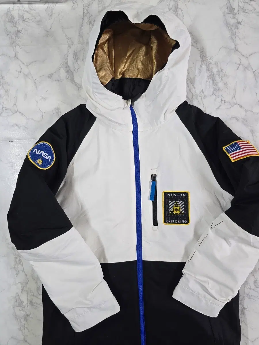 686키즈 나사 스노우보드 자켓 XL