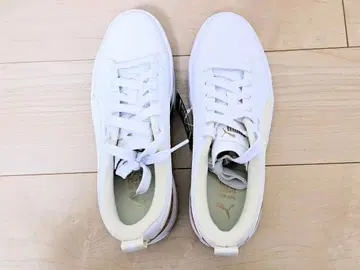 [ 새상품 24.5 ] PUMA 로우컷 스니커즈 화이트 카르멘 코르크