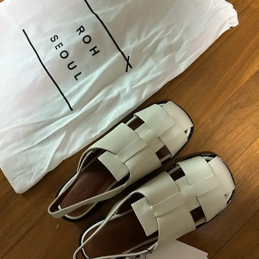 로서울 퍼즐샌들 아이보리 245 미사용