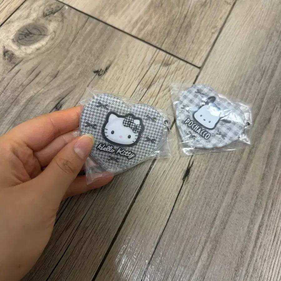 산리오 포차코/헬로키티 하트 키링