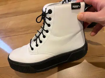 PUMA 통굽 부츠 화이트 블랙 23.5cm