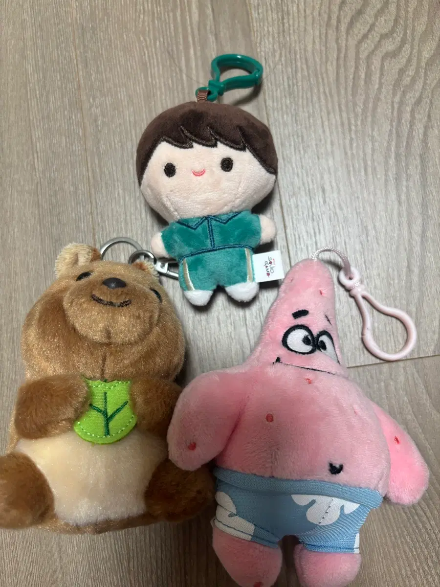 인형세개팔아요