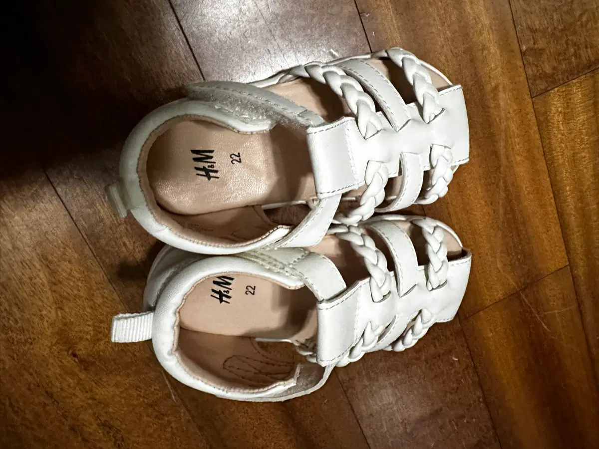 H&M 아기 샌들 22사이즈 화이트(2~3살)