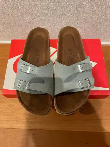 BIRKENSTOCK 샌들