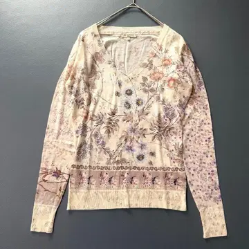 새상품급 ETRO 에트로 이탈리아제 울 100 올 패턴 V넥 니트 38