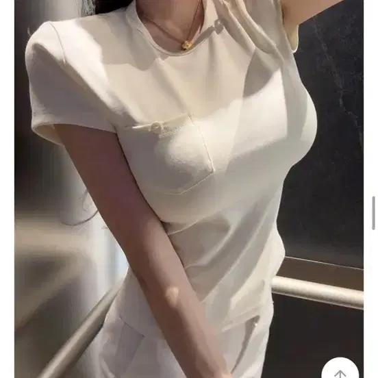 에이블리 포켓 버튼 슬림핏 반팔 티셔츠