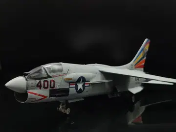 하세가와 F-8E Corsair II 완성품