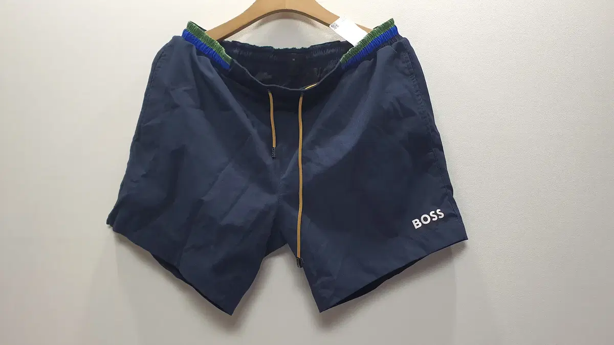 휴고보스 스윔팬츠 M사이즈 (허리32~34인치 총장37cm 정도)