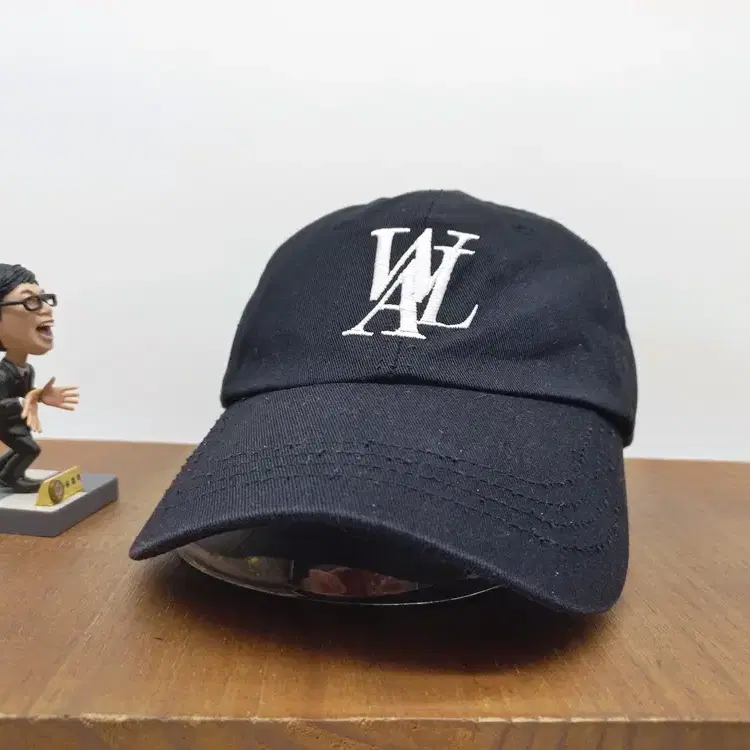 우알롱 시그니처 WOOALONG 로고 볼캡 블랙