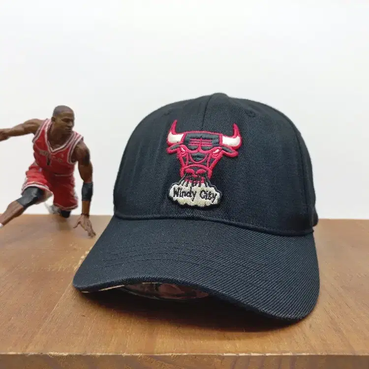 NBA 10s 시카고 불스 윈디 시티 자수 스냅백 블랙 레드
