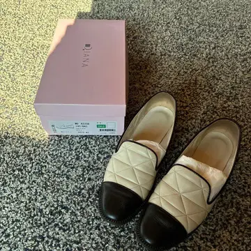 DIANA 다이애나 여성 신발 퀼팅 플랫슈즈 24cm 박스 있음