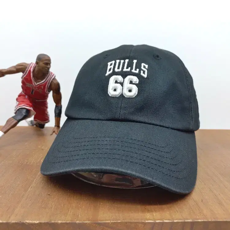 NBA 시카고 불스 BULLS 66 아치 로고 자수 볼캡 블랙