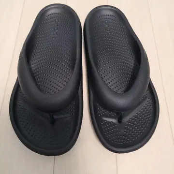 crocs 샌들 블랙 M5