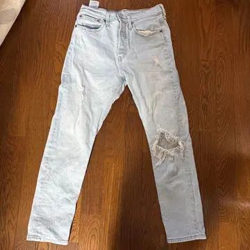 Levi's 501 라이트 블루 데미지 데님 팬츠