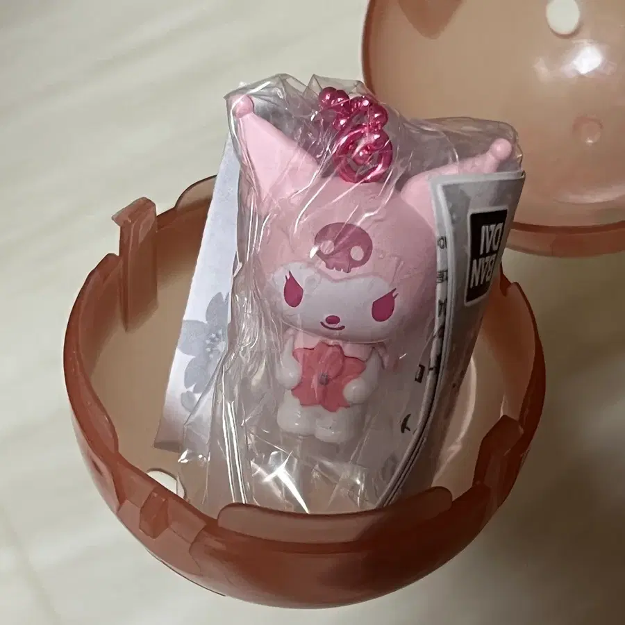 산리오 벚꽃 키링 가챠 쿠로미 판매