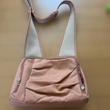 우이카 숄더백