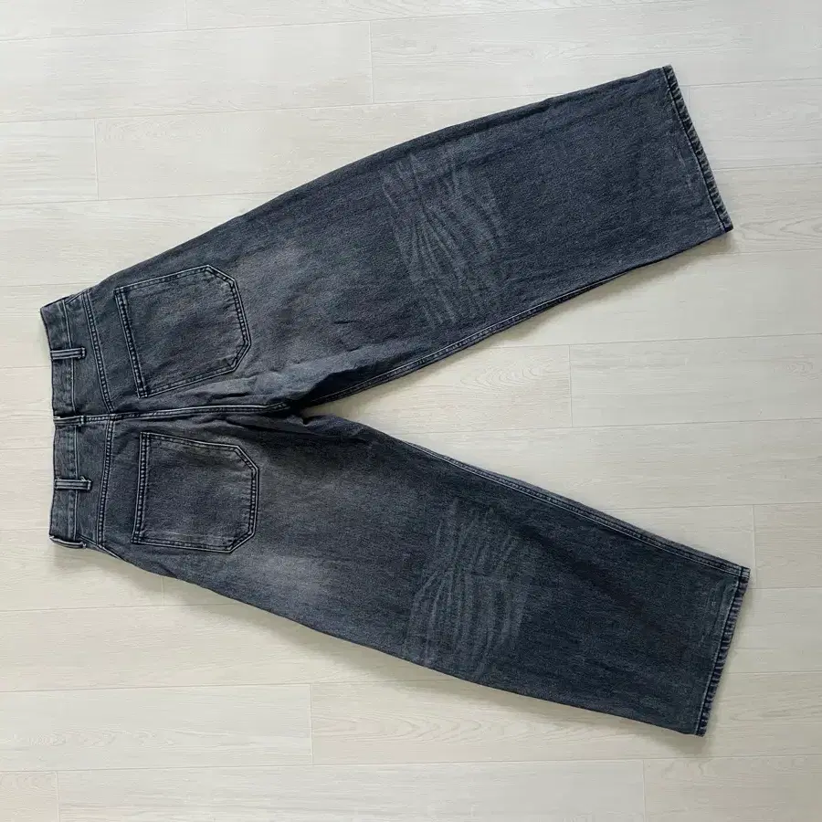 해칭룸 와이드 커브드 진 블랙 S