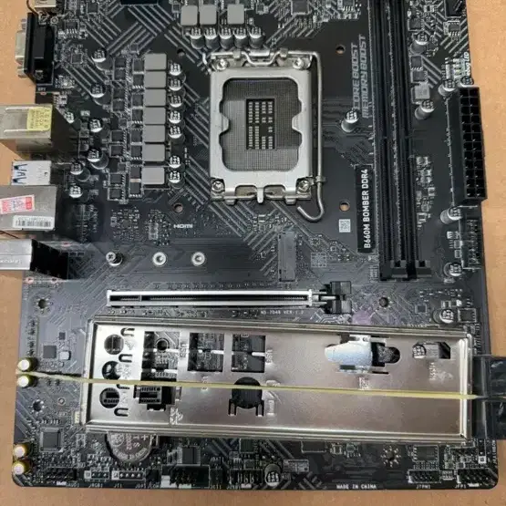 MSI B660M BOMBER DDR4 메인보드