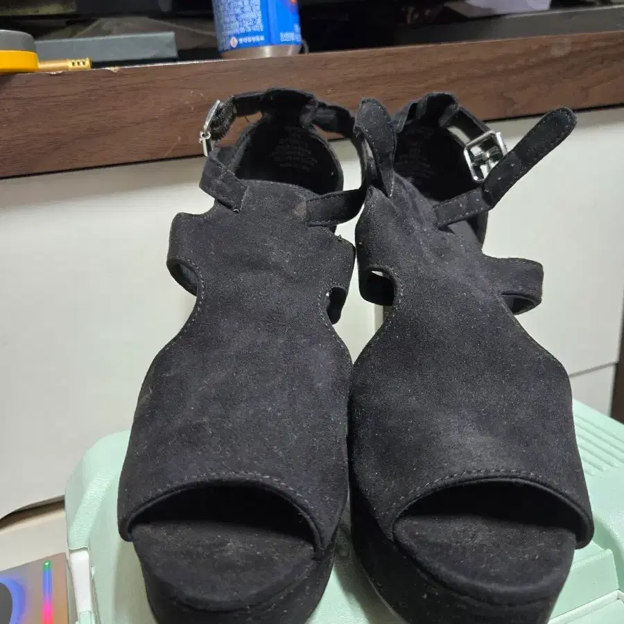 H&M DIVIDED 블랙 스웨이드 플랫폼 힐 235