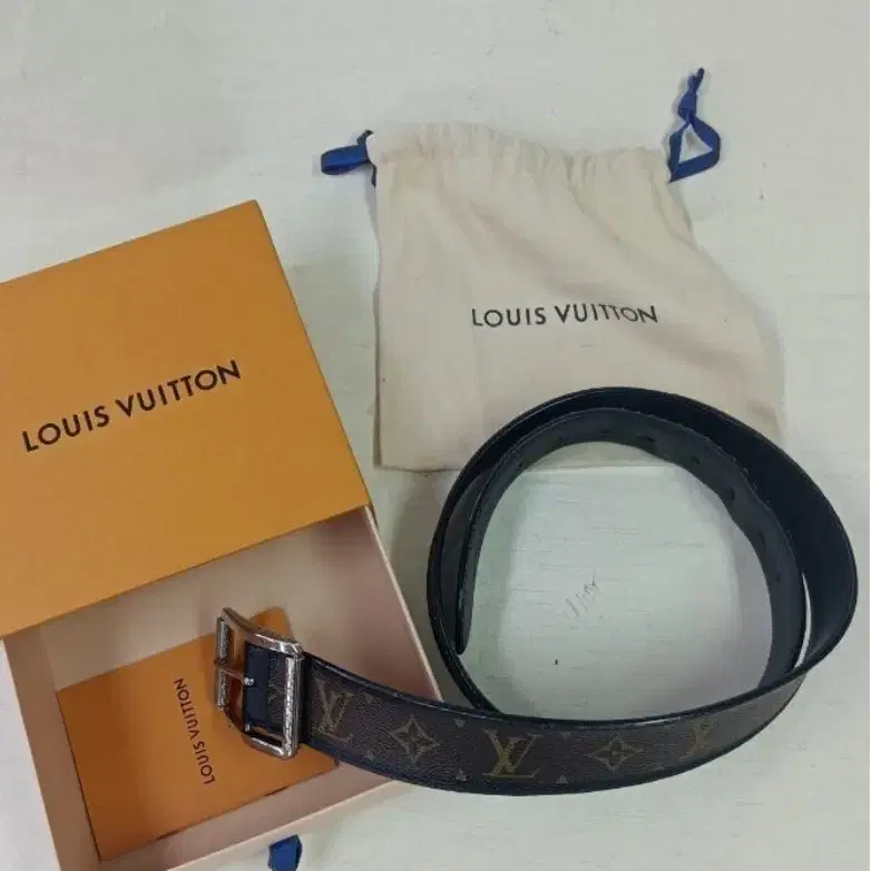 [정품] 루이비통 모노그램 이클립스 LV 이니셜 벨트