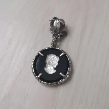 카메오 펜던트 탑 실버 블랙