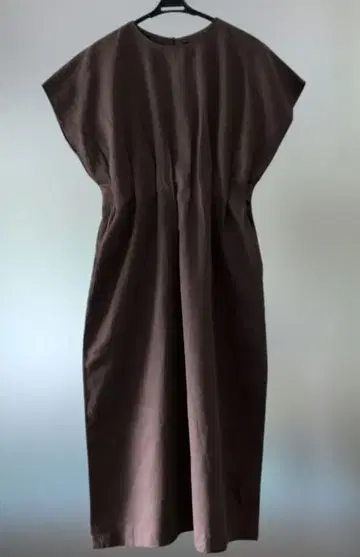 브라운 프렌치 슬리브 원피스