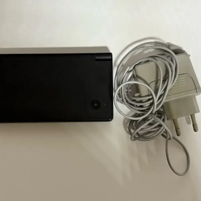 (쿨거시 2천원 네고) 닌텐도 DSi 블랙 + 충전기