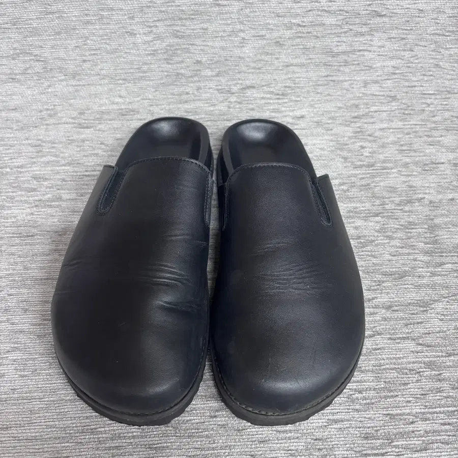 자라 미니멀 레더 클로그 뮬