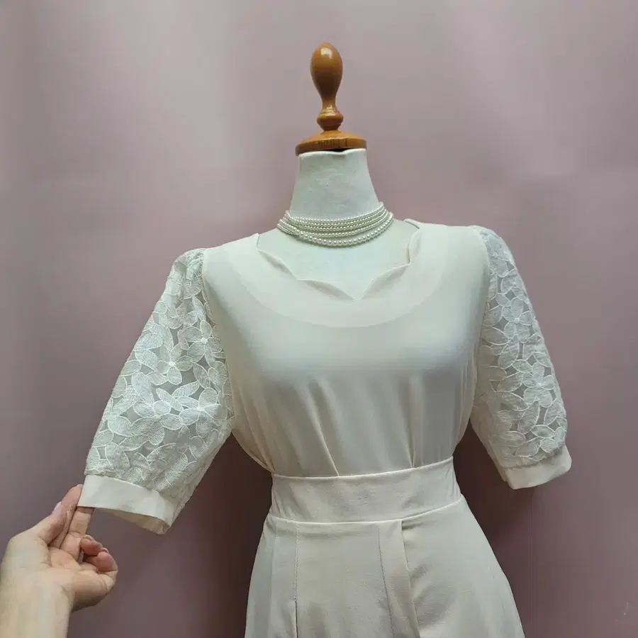 ab.plus 레이스소매 블라우스