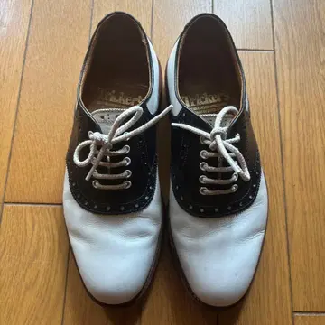 Tricker's 골프화 윙팁 화이트 블랙