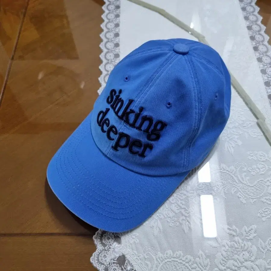 싱킹디퍼 세리프 로고 볼캡 모자