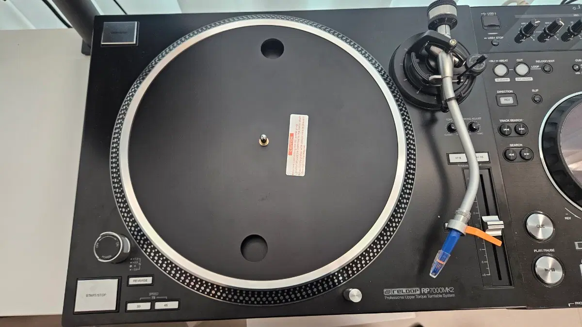 Reloop RP7000MK2 턴테이블 2대