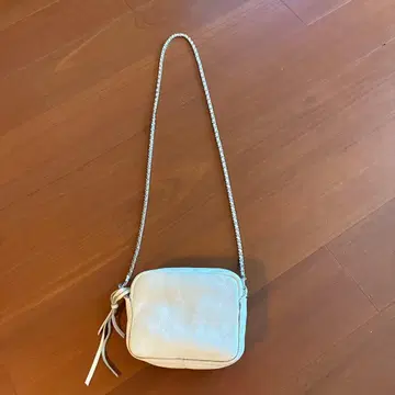ZARA 화이트 가죽 체인 숄더백
