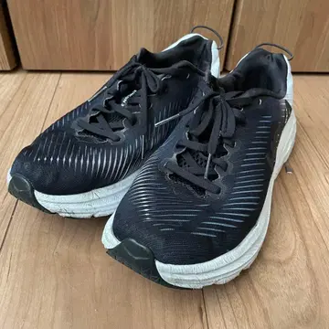 HOKA 러닝화