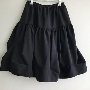 CAPRICIOUS MIE. 플레어 스커트 블랙 카프리샤스미