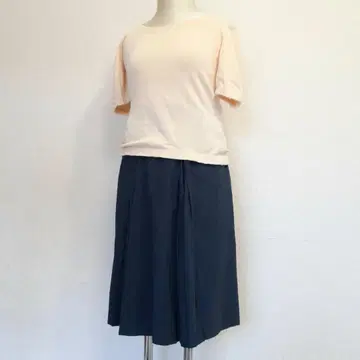 새상품급 시빌라 셋업 M 사이즈 상의 베이지, 하의 다크 그린 실크 혼방