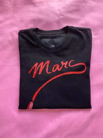 MARC JACOBS 립스틱 프린트 T셔츠 블랙