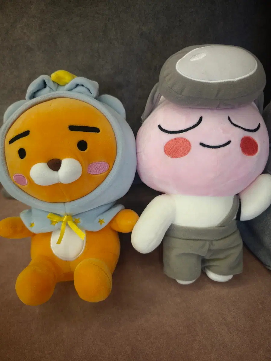 라이언 인형 두개 전부다