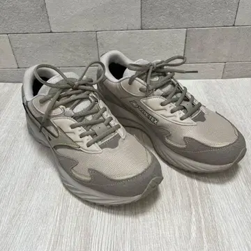 [ 새상품급 ] 미즈노 MIZUNO 고어텍스 스니커즈 베이지